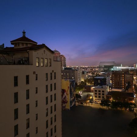 Moxy Houston Downtown Hotel Екстериор снимка