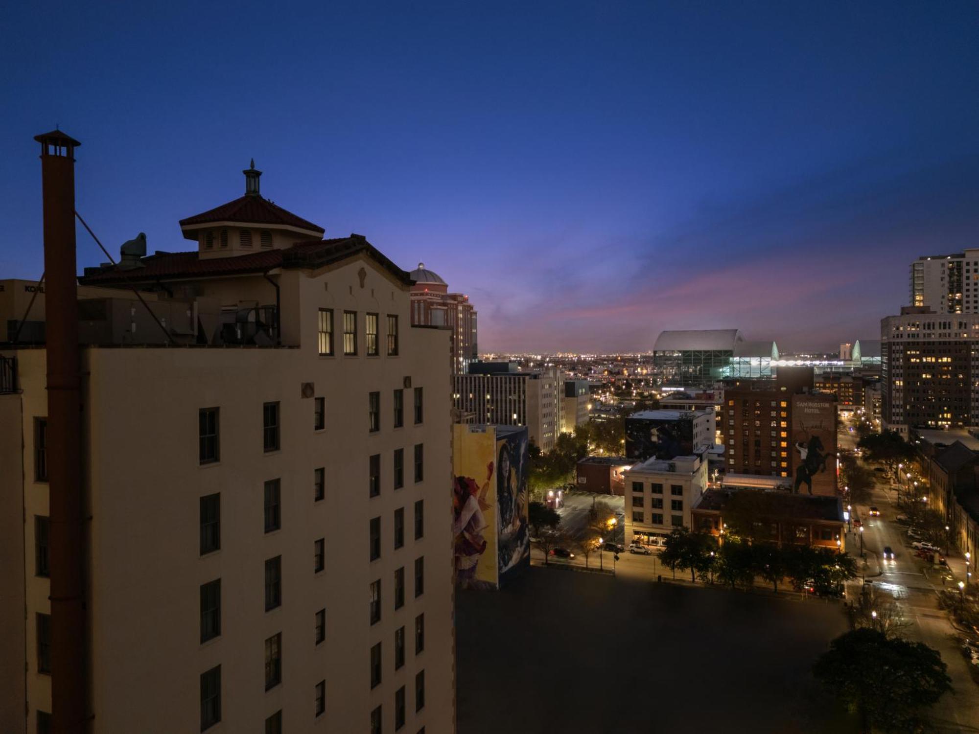 Moxy Houston Downtown Hotel Екстериор снимка