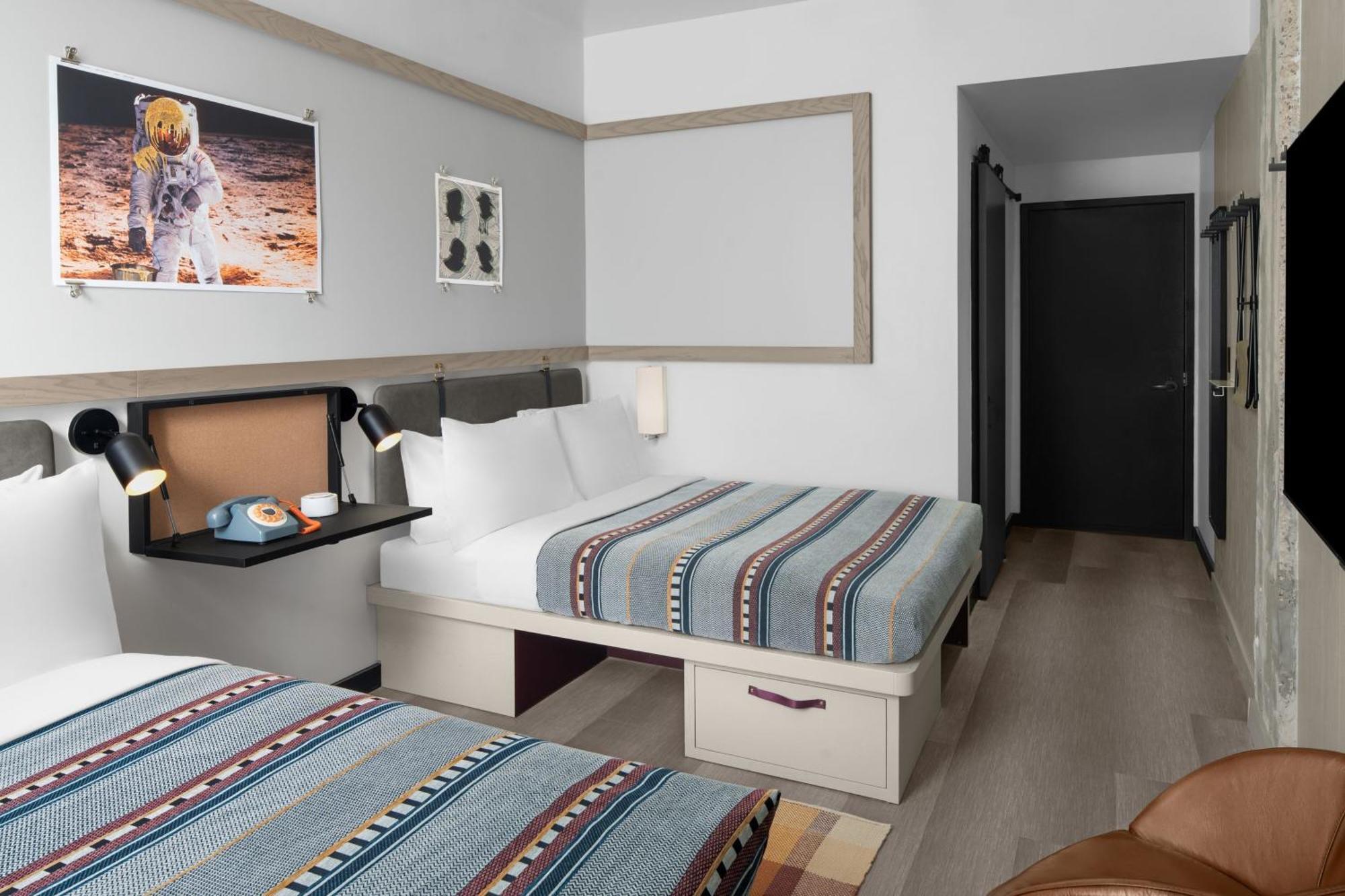 Moxy Houston Downtown Hotel Екстериор снимка